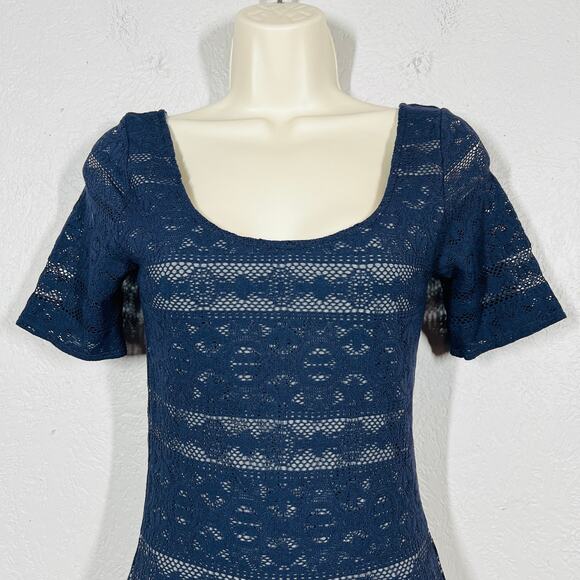 NEW! Abercrombie & Fitch Lace Print Bodycon Dress Short Sleeve Scoop Neck - S - Picture 2 of 5